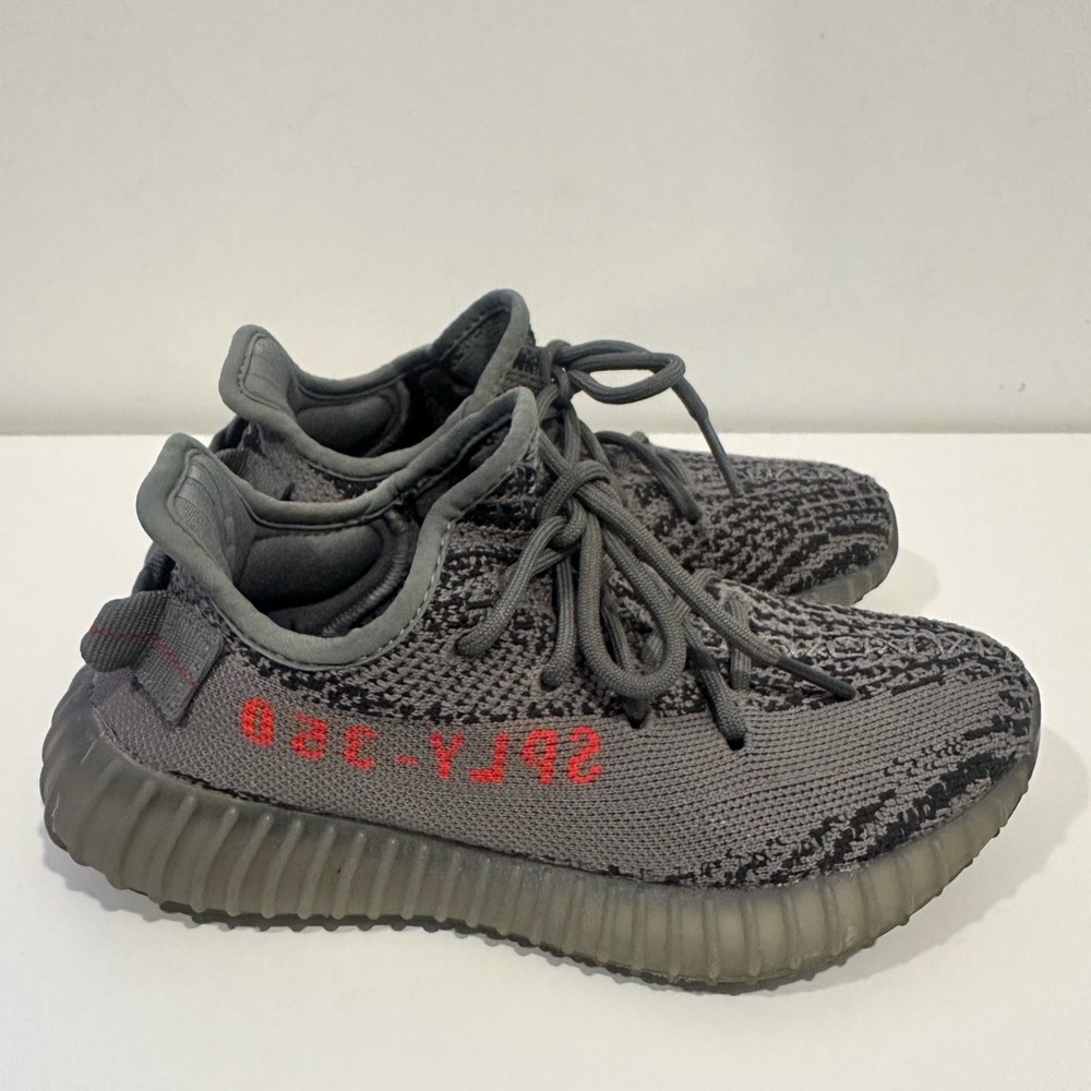 adidas Yeezy Boost 350 V2
Beluga 2.0